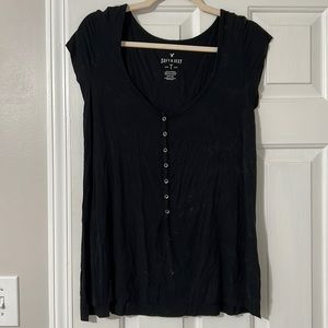 Black short sleeve tee